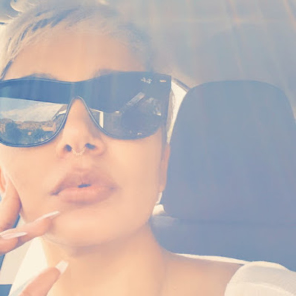 Meet your Posher, Doris - Picture 1 of 1